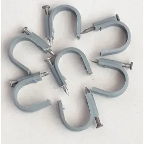 Móc đóng ống nhựa kèm đinh