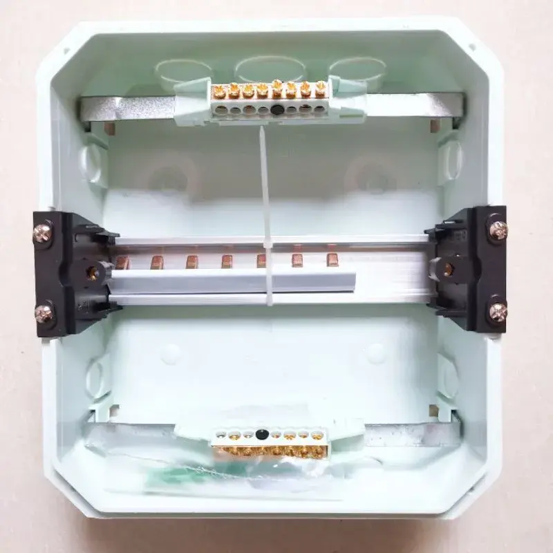 Tủ Điện Âm Tường 4/8 Module E4FC Sino - E4FC 4/8 LA