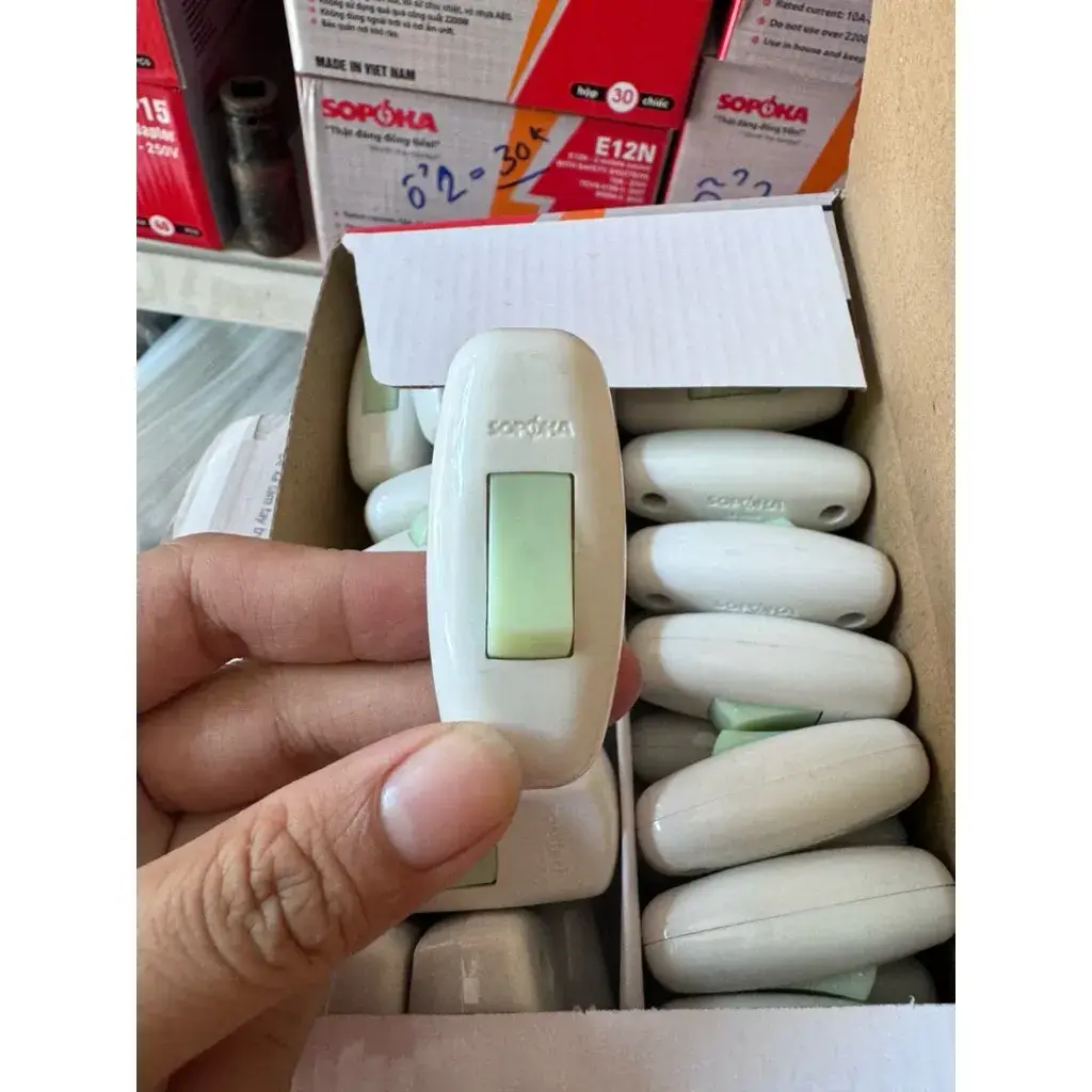 Công tắc điện treo quả nhót Sopoka NDQ-3 dạ quang 