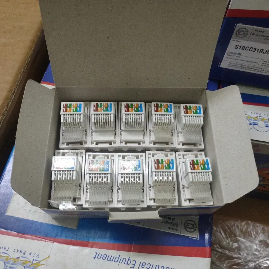 Hạt Ổ cắm Mạng Máy Tính (RJ45) Sino Vanlock S18CC31RJ5E