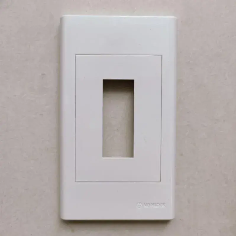 Mặt Nhựa Chứa 1 MCB Kiểu M Sino Vanlock - ST121/M