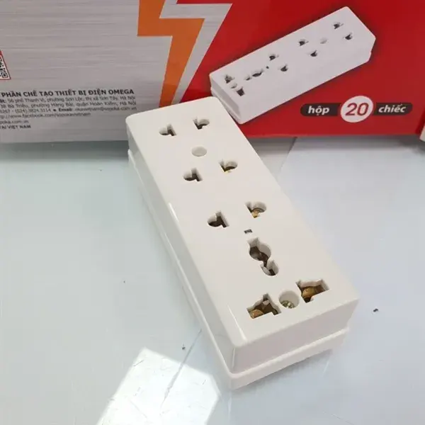 Ổ cắm điện cao cấp 4 lỗ gắn tường/táp lô E26 SOPOKA (2200W, 10A)