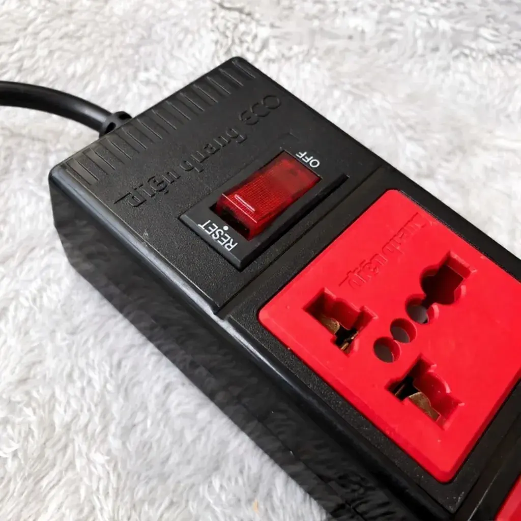 Ổ Cắm Điện Quang ECO ĐQ ESK 43ECO (4 Lỗ 3 Chấu)