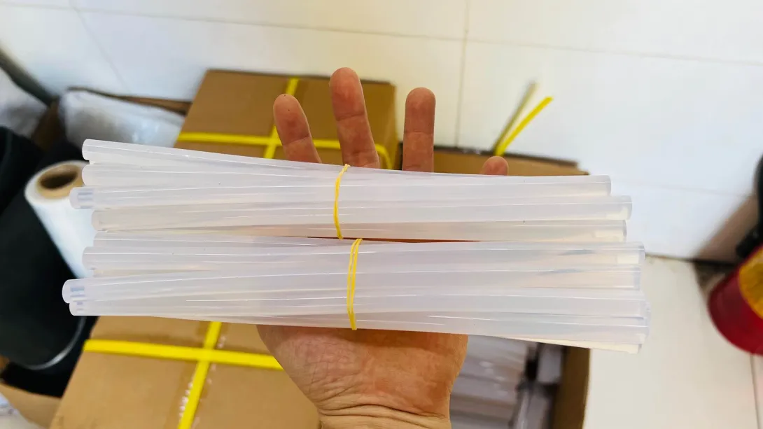 Keo Nến Nhỏ Dài 26cm Đường Kính 6.8mm Loại 1 Dán Đồ Thủ Công Bán Lẻ