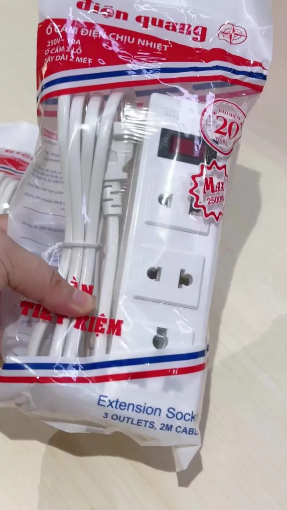 Ổ cắm điện đa năng Điện Quang ĐQ 001A-02 2 lỗ chịu tải 2500W